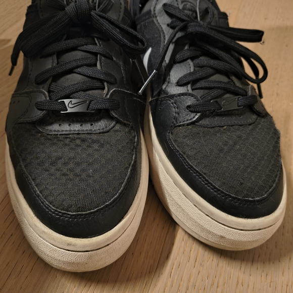 Nike Monochrome Low-Top Sneakers - Picture 4 of 4